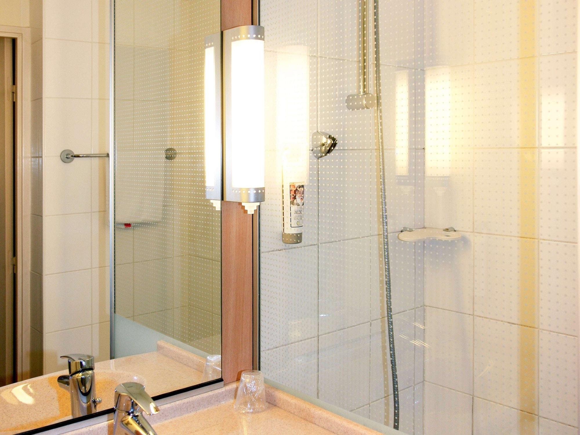 Hotel Ibis Poitiers Sud Zewnętrze zdjęcie