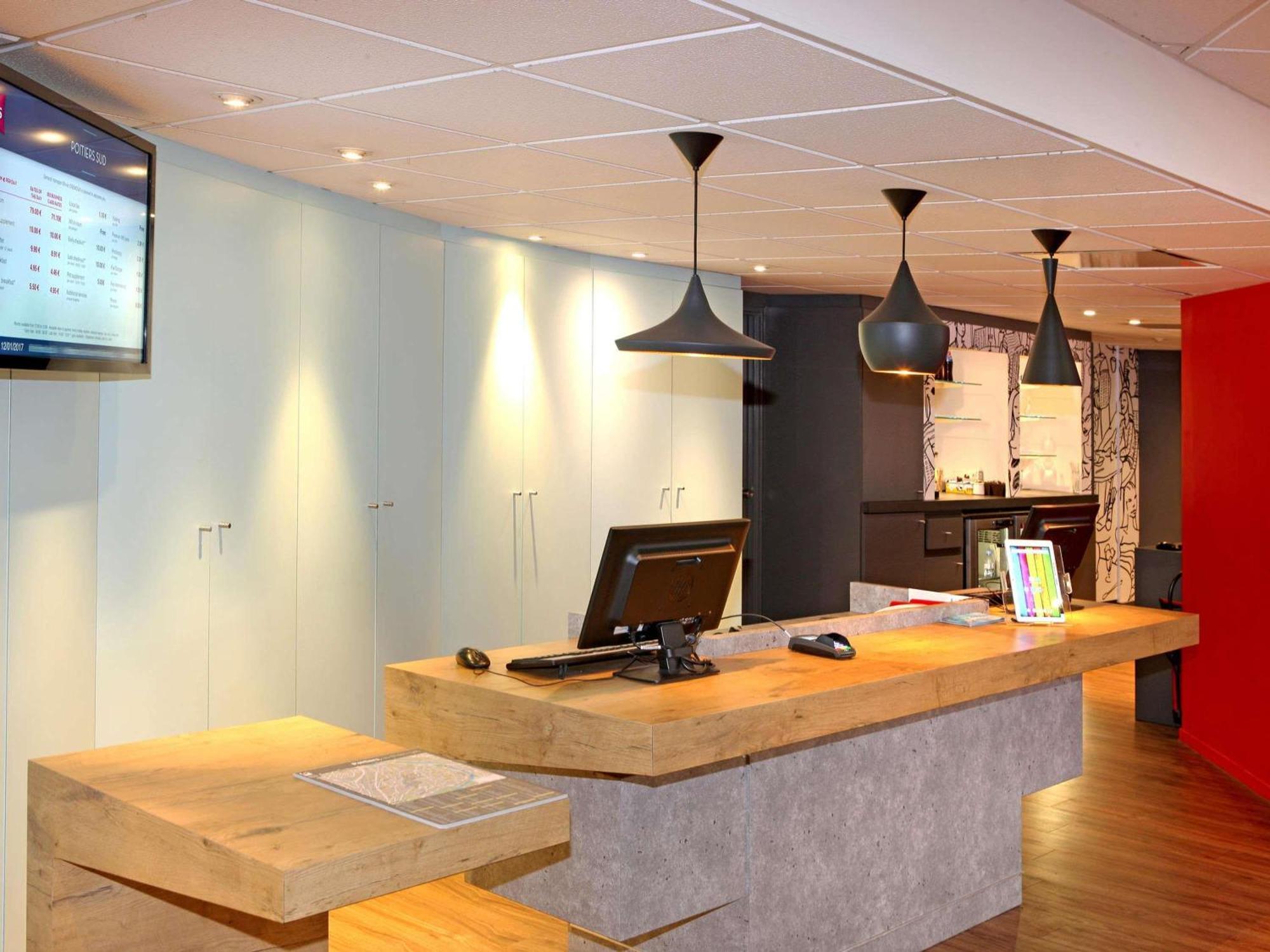 Hotel Ibis Poitiers Sud Zewnętrze zdjęcie